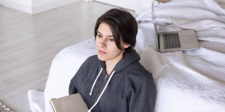 10+ Mindful Grounding Techniques (Incl. Group Exercise)