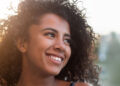 Study explores how the facial expressions we send to others influence our interpretation of social cues