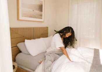 8 Physical Signs of Not Eating Enough