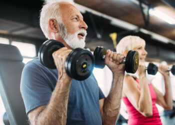 Combining aerobic and strength training boosts cognitive health in elderly