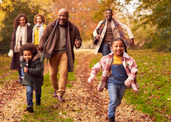 10 Outdoor Fall Activities for Grandparents and Grandkids to Enjoy Together
