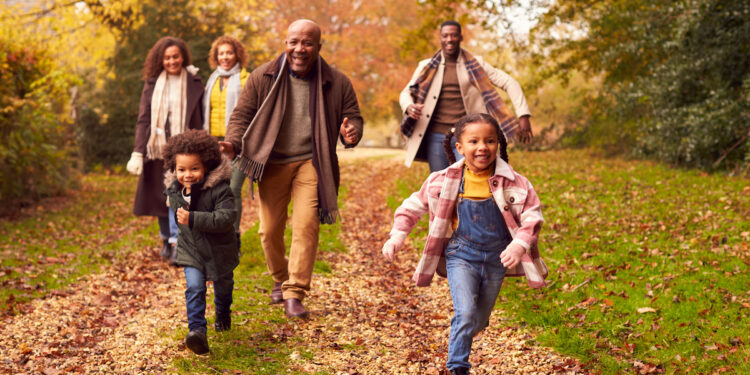 10 Outdoor Fall Activities for Grandparents and Grandkids to Enjoy Together