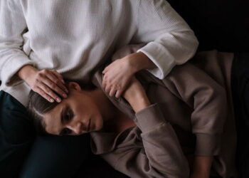 What Is Codependency? 20 Signs & Symptoms