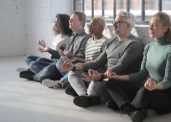 Practicing Mindfulness in Groups: 8 Activities and Exercises